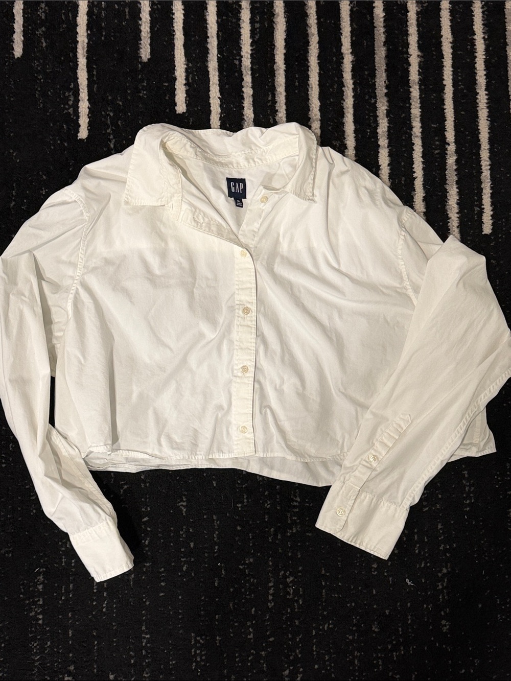 GAP White Cropped Button-Down Shirt
